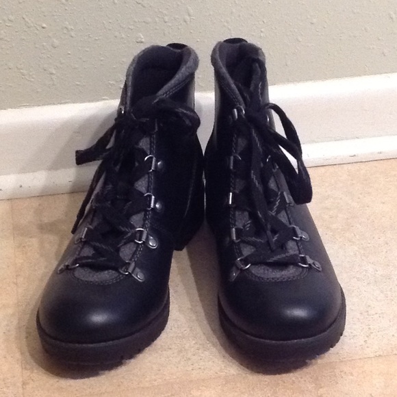 clarks combat boots womens
